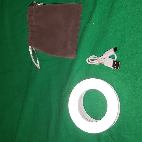 Clip On Bright White LED Ring Light with USB Cable and Soft Bag - Picture 1 of 8